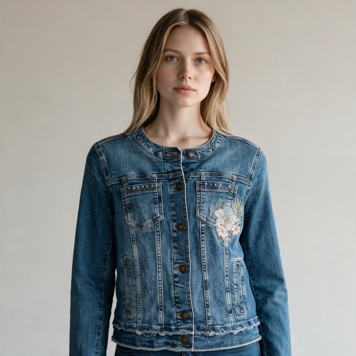 Chaqueta Denim con tachas